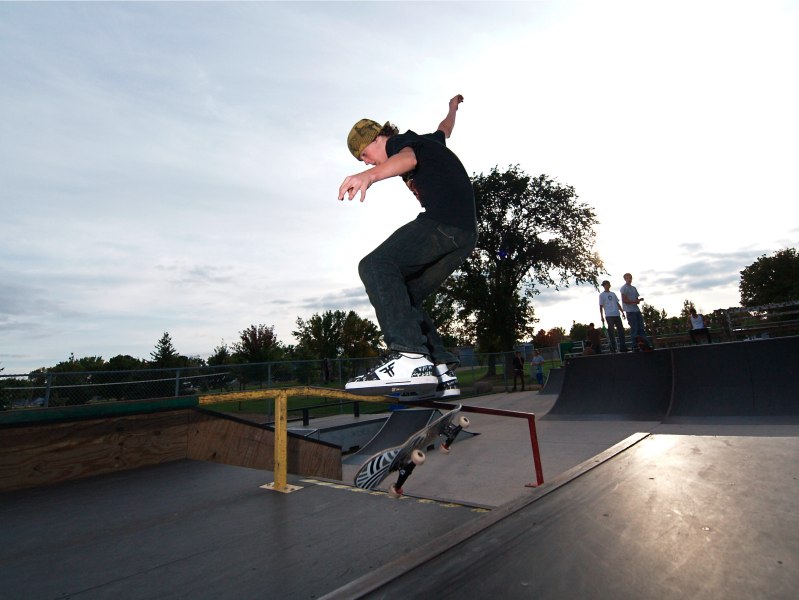 20080927_HutchinsonSkate_030.jpgw799h600